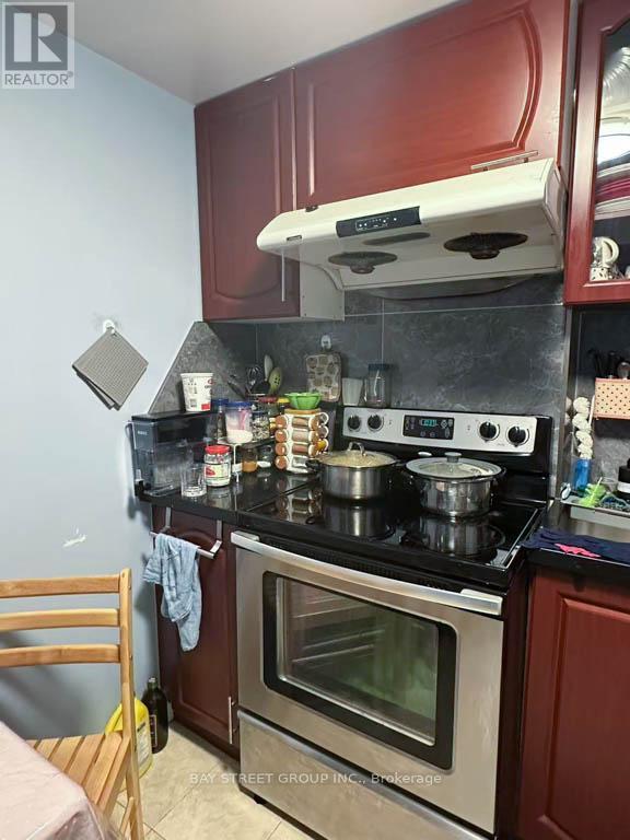 4641 Crosscreek Court, Mississauga, Ontario  L5V 1G5 - Photo 13 - W12705716