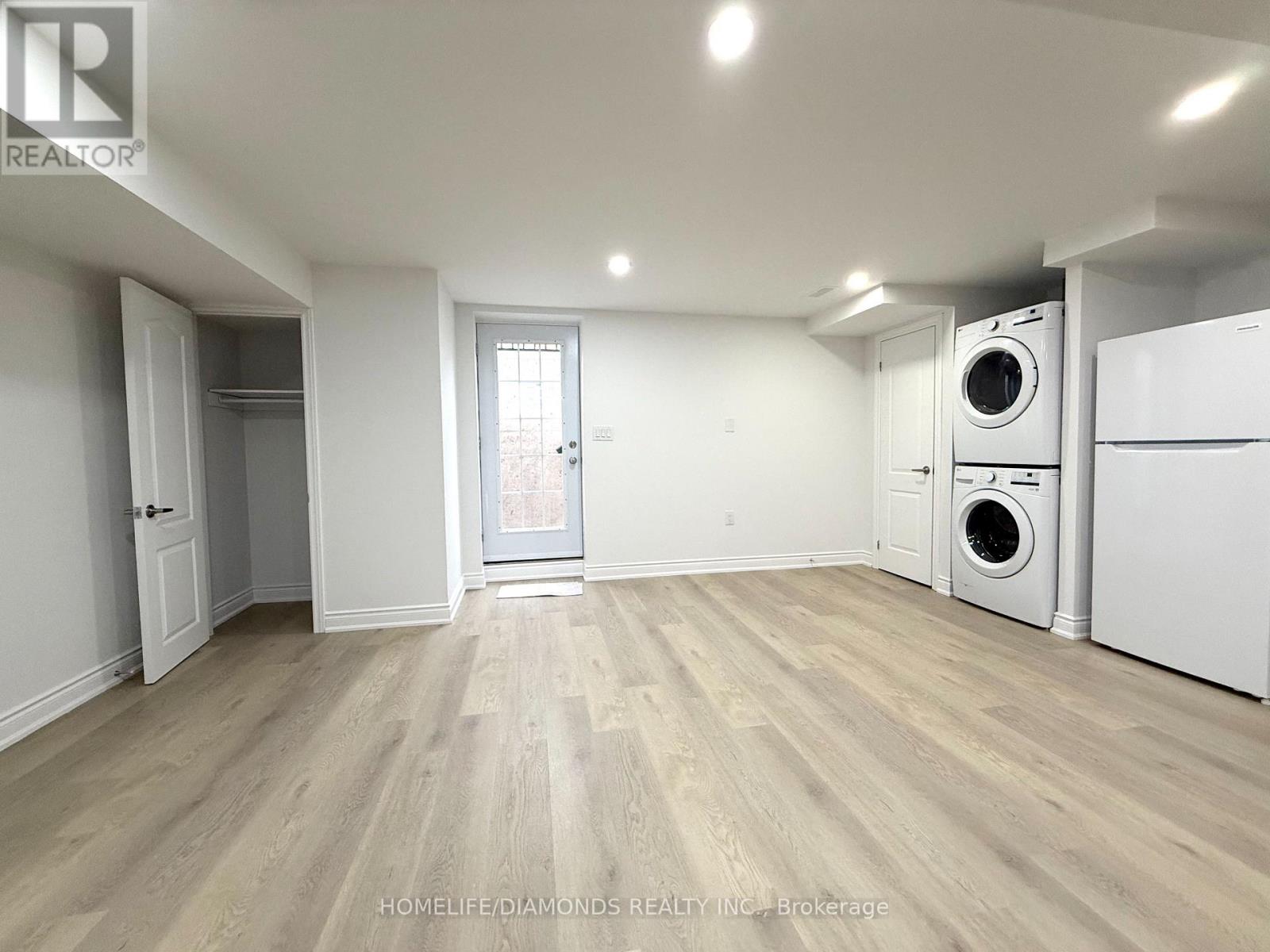 Bsmt - 131 Crow Street, Welland, Ontario  L3C 0G6 - Photo 3 - X12699748