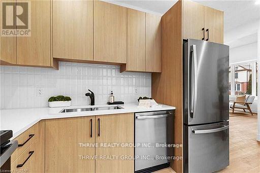 888 Queens Avenue, London East, Ontario  N5W 3H8 - Photo 12 - X12708526