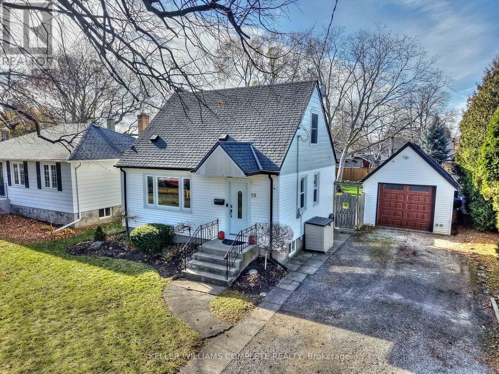 19 Else Street N, St. Catharines (Vine/linwell), Ontario  L2N 2B9 - Photo 2 - X12708468