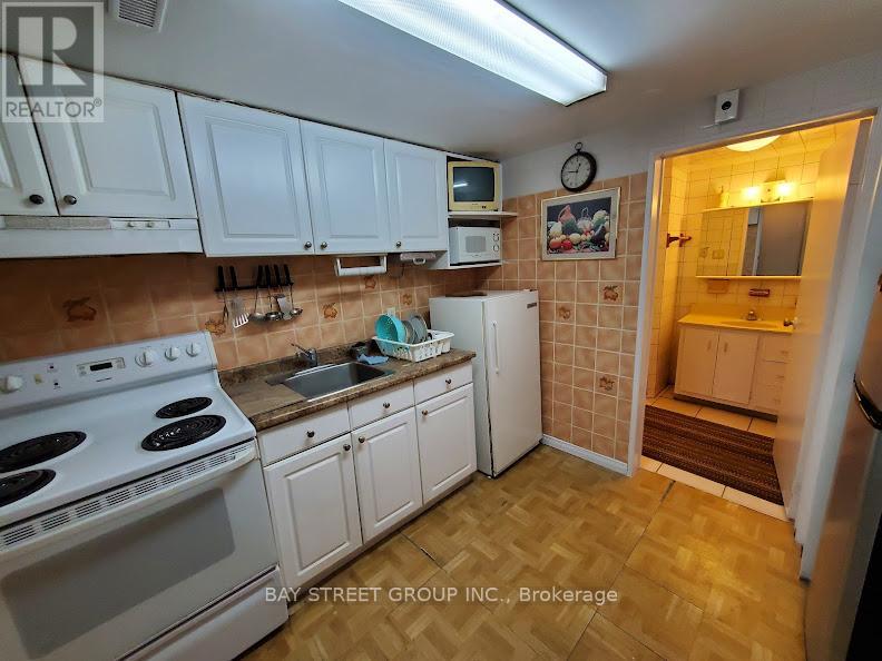 Lower - 73 Regatta Crescent, Toronto, Ontario  M2R 2X7 - Photo 9 - C12708498