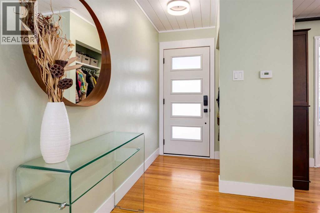 2539 Chicoutimi Drive Nw, Calgary, Alberta  T2L 0W4 - Photo 4 - A2279653