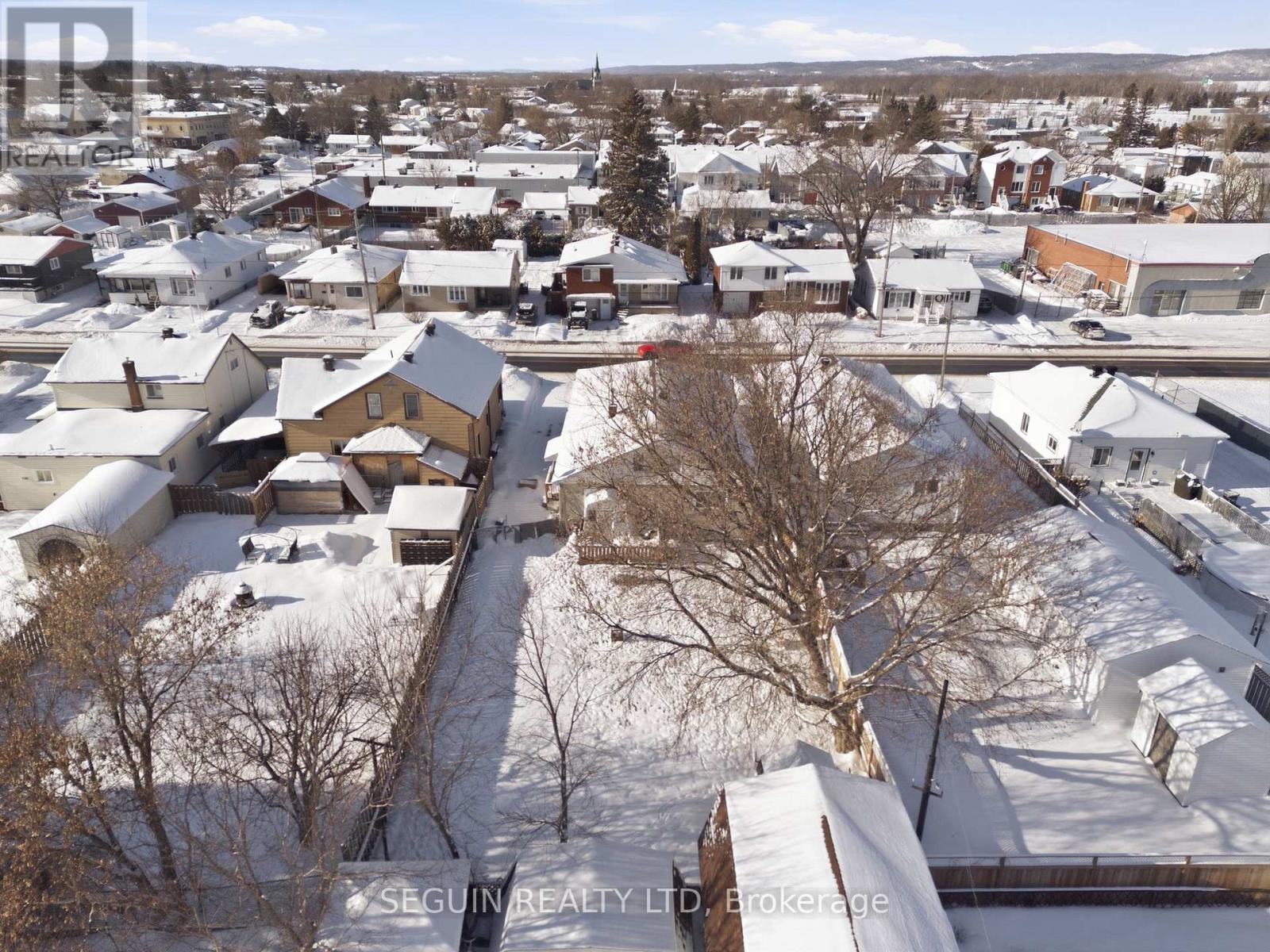 333-335 Cameron Street, Hawkesbury, Ontario  K6A 2B3 - Photo 10 - X12708466