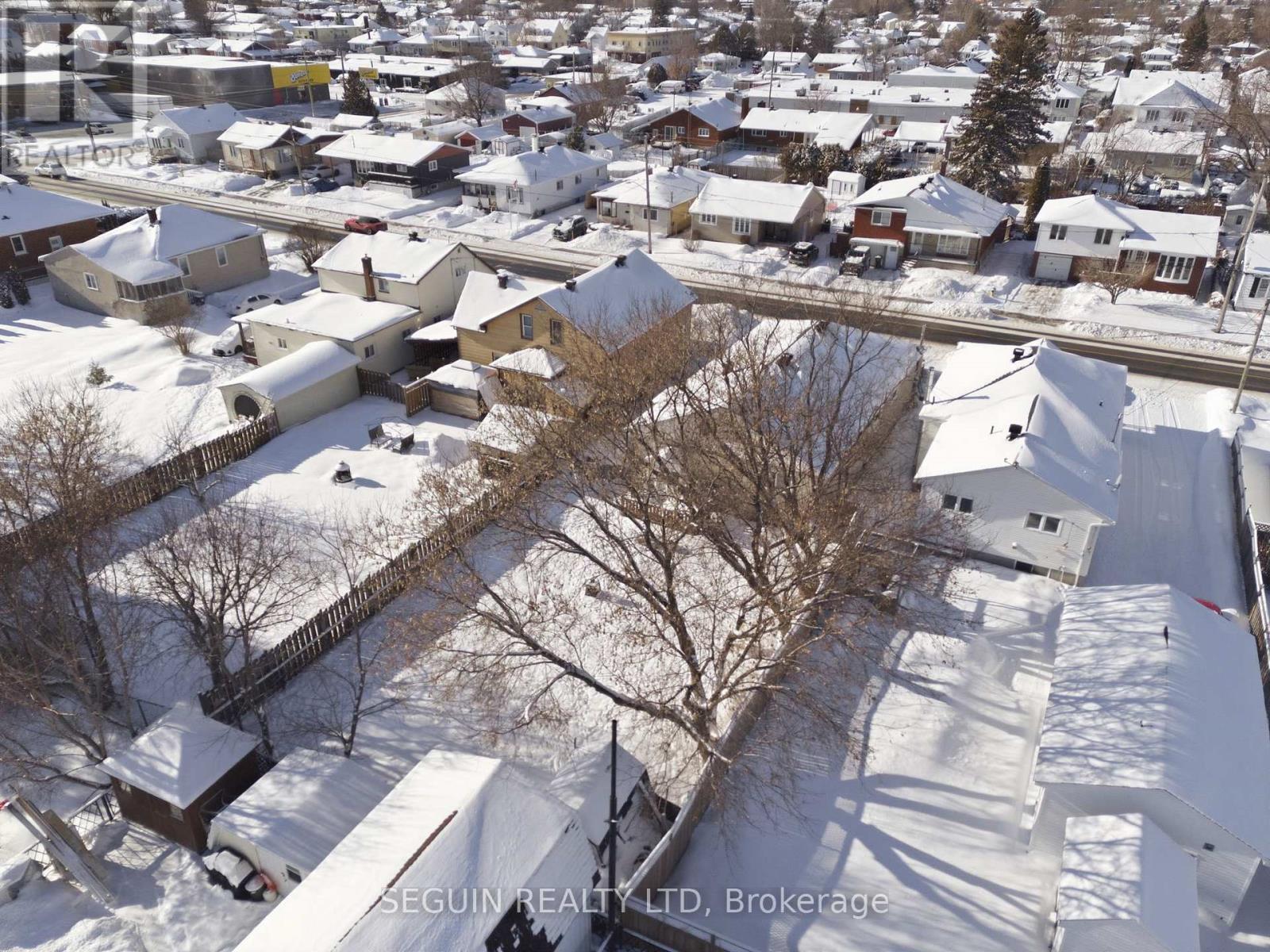 333-335 Cameron Street, Hawkesbury, Ontario  K6A 2B3 - Photo 11 - X12708466
