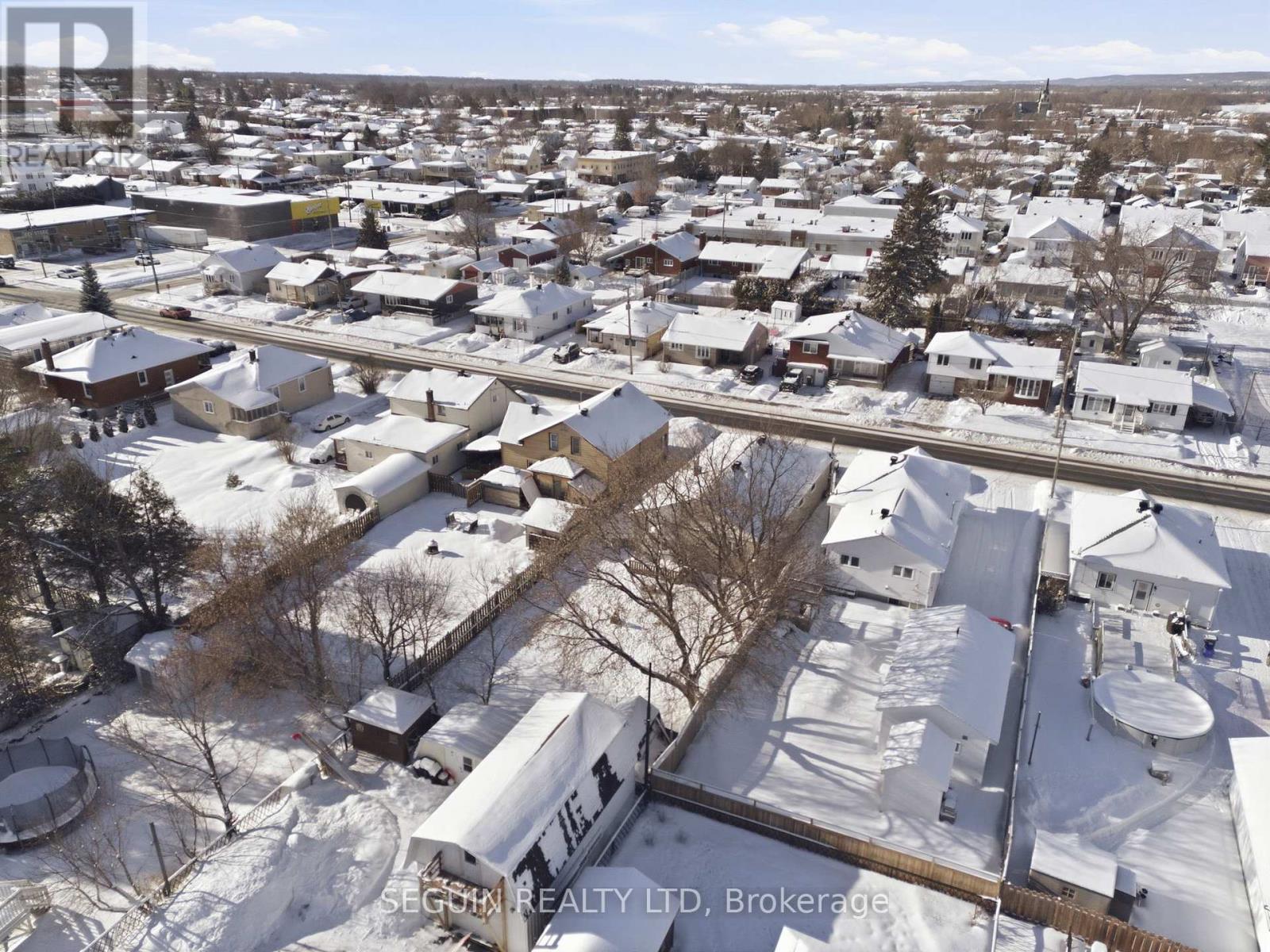 333-335 Cameron Street, Hawkesbury, Ontario  K6A 2B3 - Photo 12 - X12708466