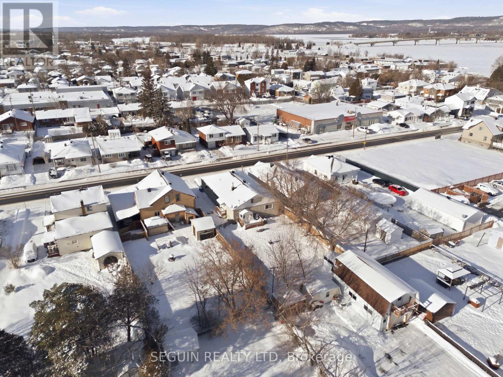 333-335 Cameron Street, Hawkesbury, Ontario  K6A 2B3 - Photo 13 - X12708466