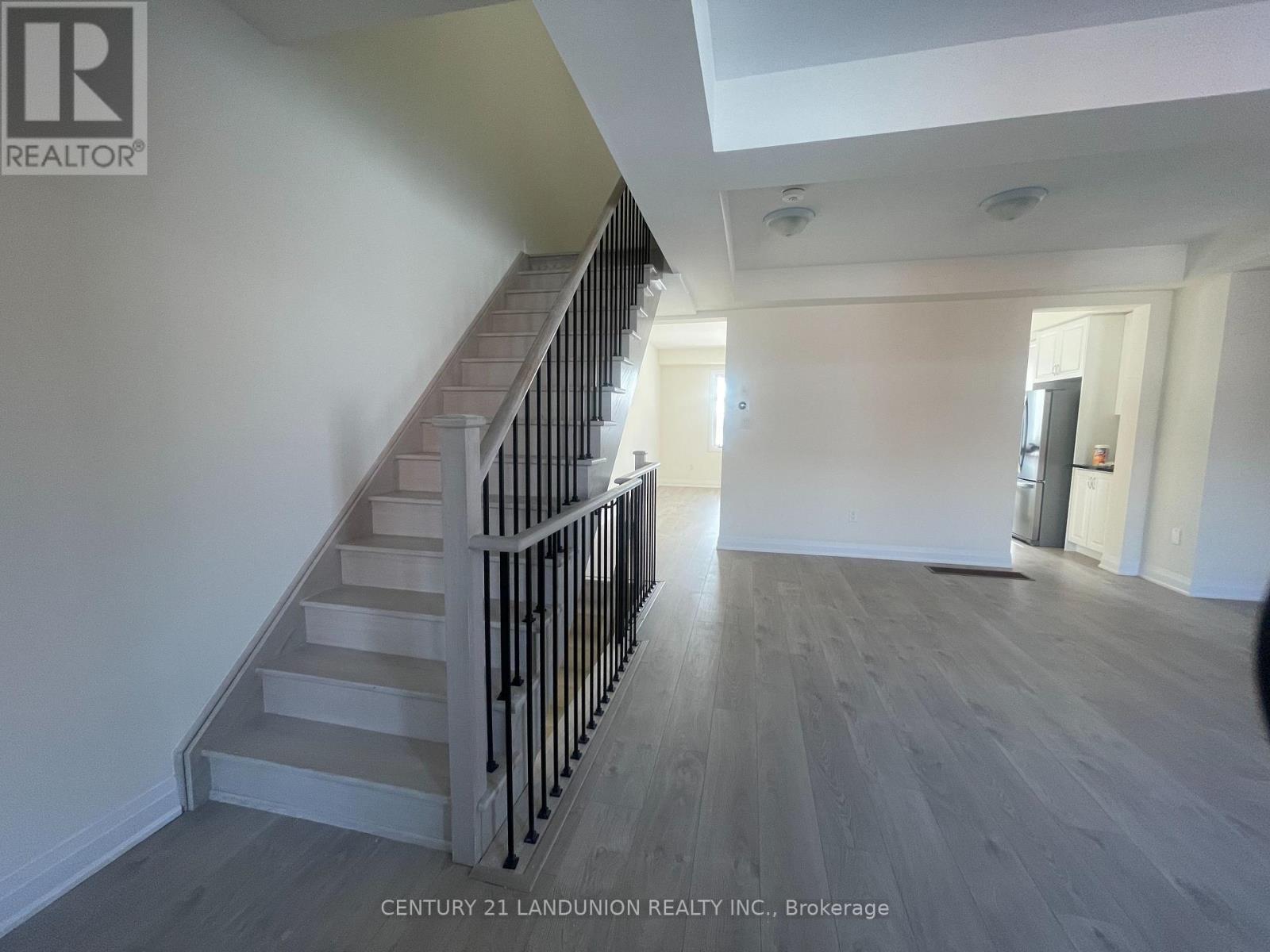 17 Mcconaghy Court, Vaughan, Ontario  L6A 5C1 - Photo 6 - N12708462