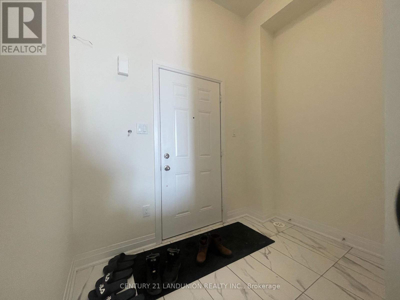 17 Mcconaghy Court, Vaughan, Ontario  L6A 5C1 - Photo 9 - N12708462