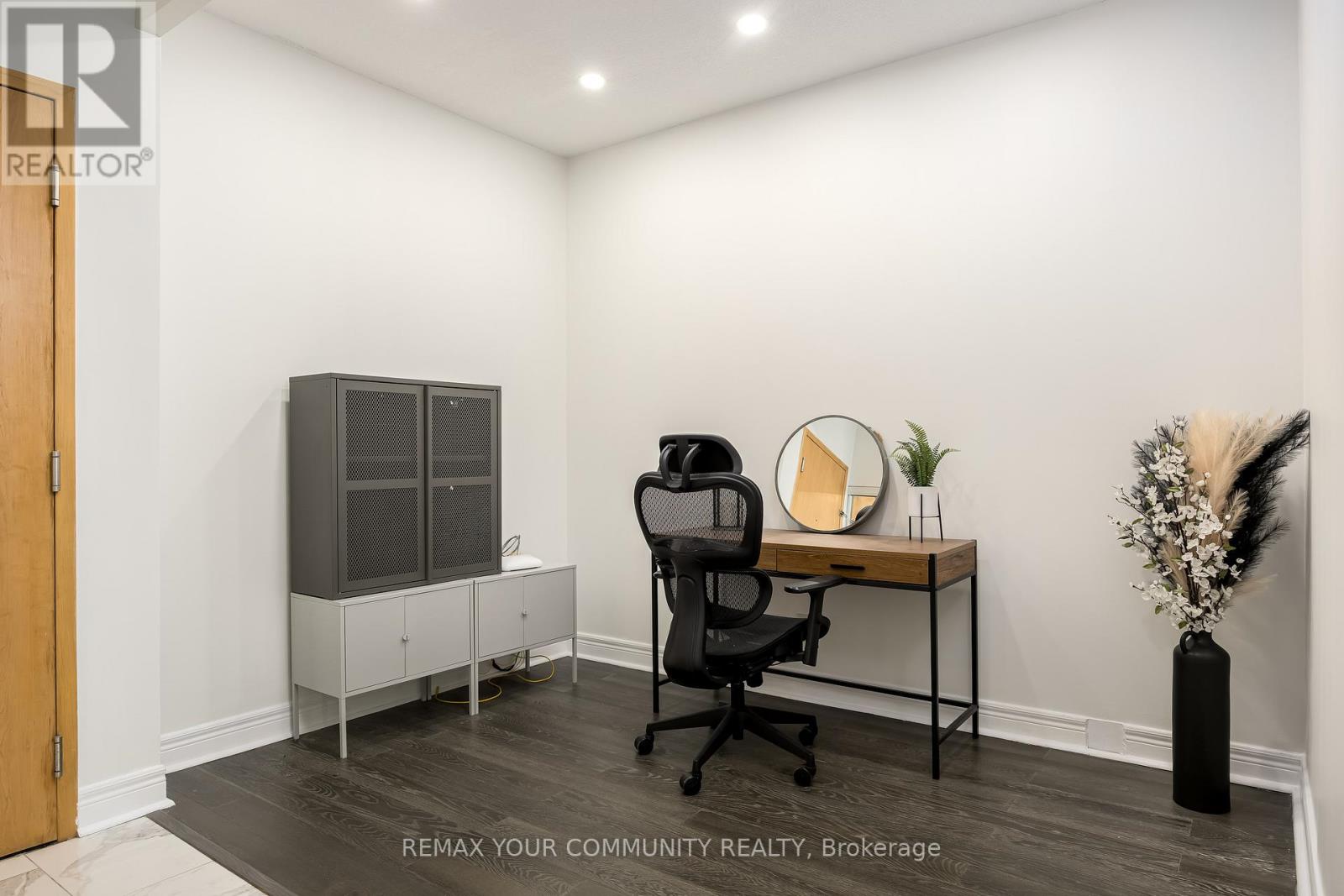 111 - 48 Suncrest Boulevard, Markham, Ontario  L3T 7Y6 - Photo 7 - N12708480