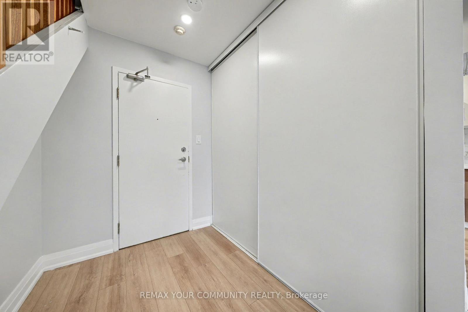 207 - 21028 Dalton Road, Georgina, Ontario  L0E 1L0 - Photo 3 - N12708490