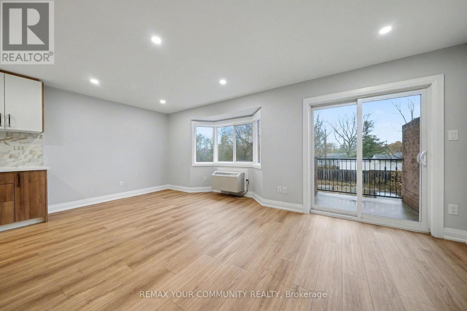 207 - 21028 Dalton Road, Georgina, Ontario  L0E 1L0 - Photo 4 - N12708490