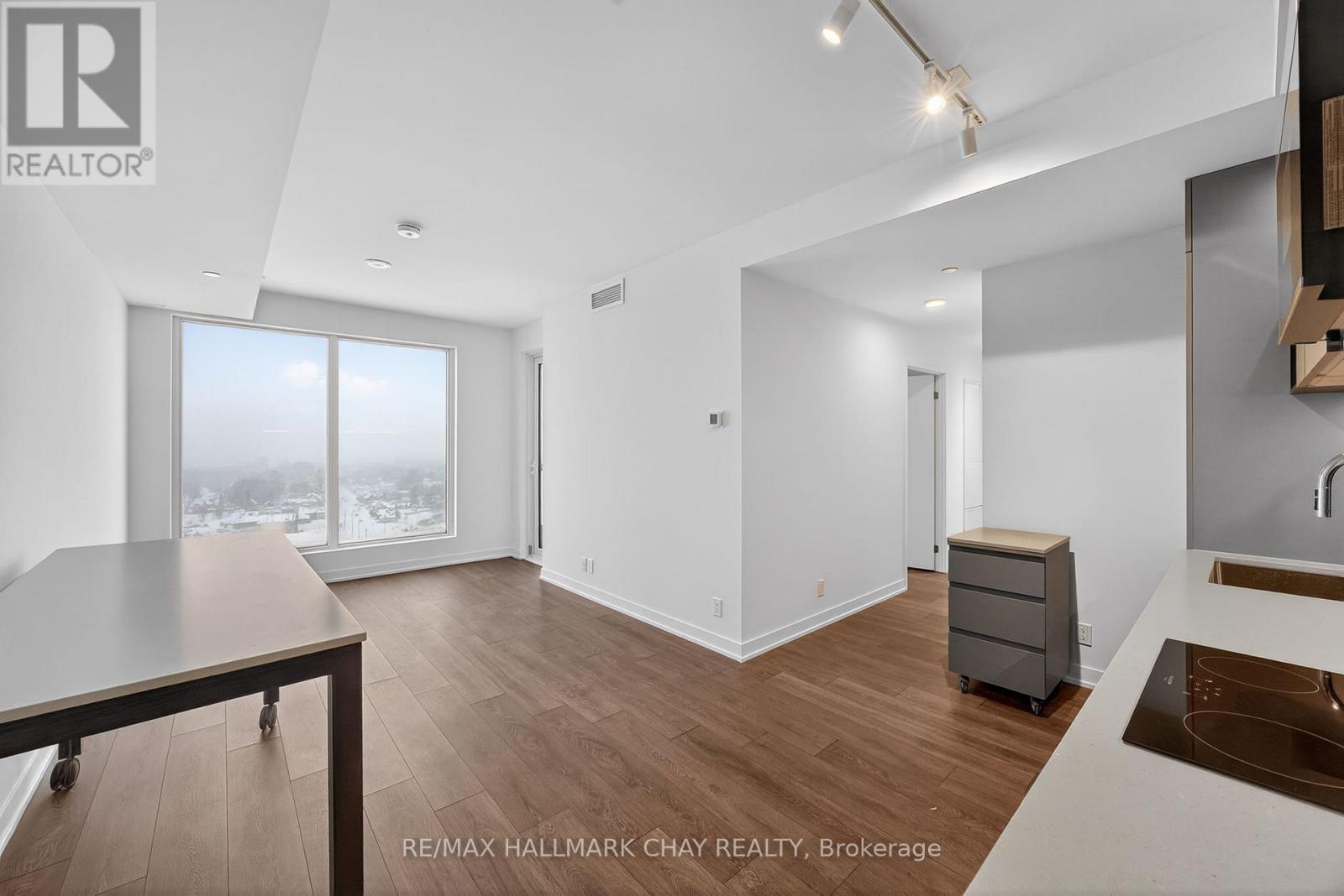 1902 - 39 Mary Street, Barrie (City Centre), Ontario  L4N 1S9 - Photo 3 - S12708472