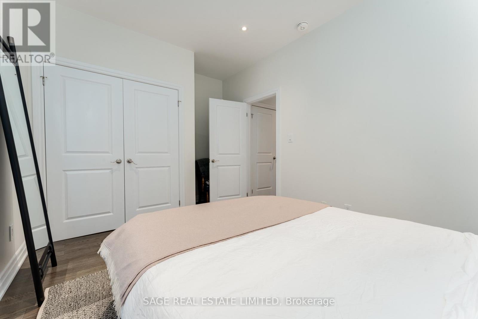 135 Macdonell Avenue, Toronto, Ontario  M6R 2A4 - Photo 34 - W12708492