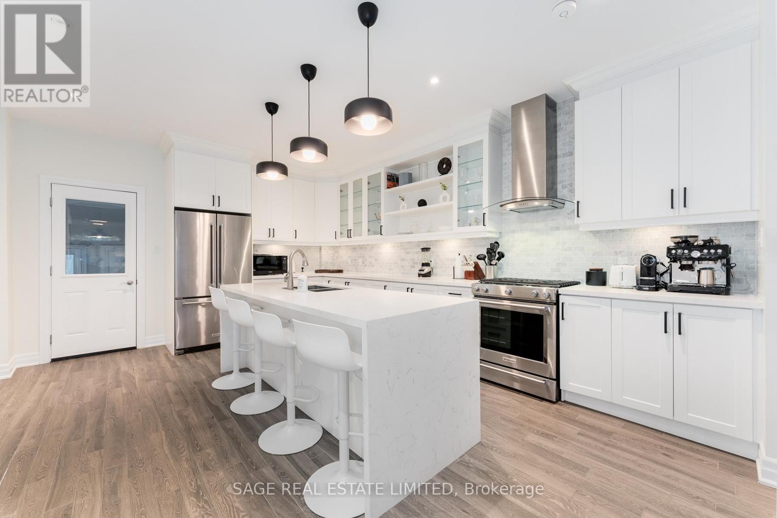 135 Macdonell Avenue, Toronto, Ontario  M6R 2A4 - Photo 6 - W12708492