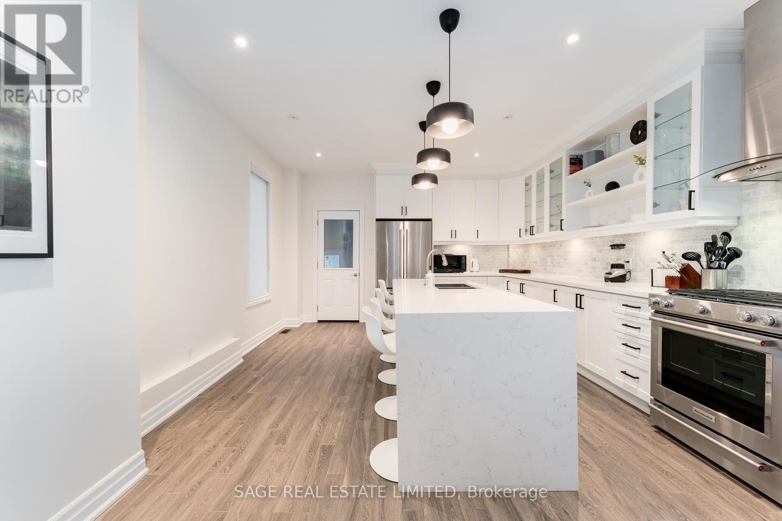 135 Macdonell Avenue, Toronto, Ontario  M6R 2A4 - Photo 7 - W12708492