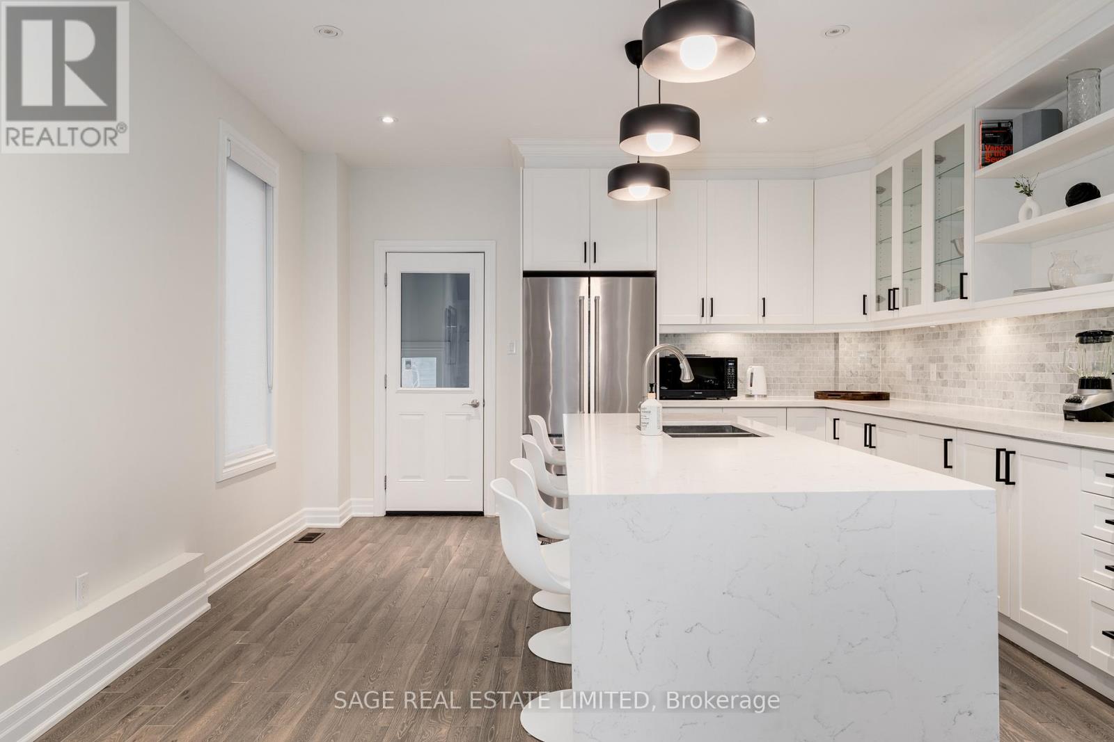 135 Macdonell Avenue, Toronto, Ontario  M6R 2A4 - Photo 8 - W12708492