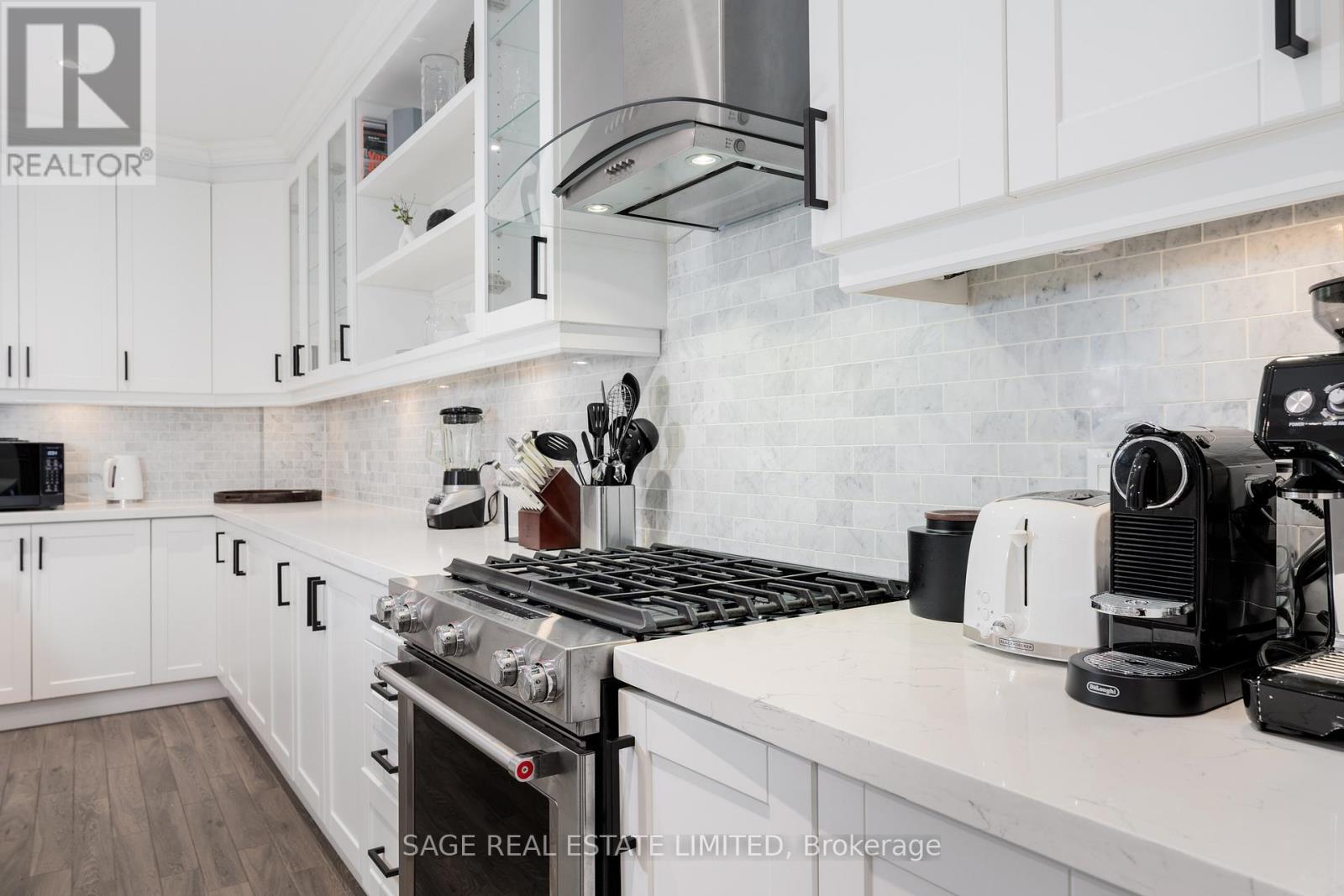 135 Macdonell Avenue, Toronto, Ontario  M6R 2A4 - Photo 9 - W12708492