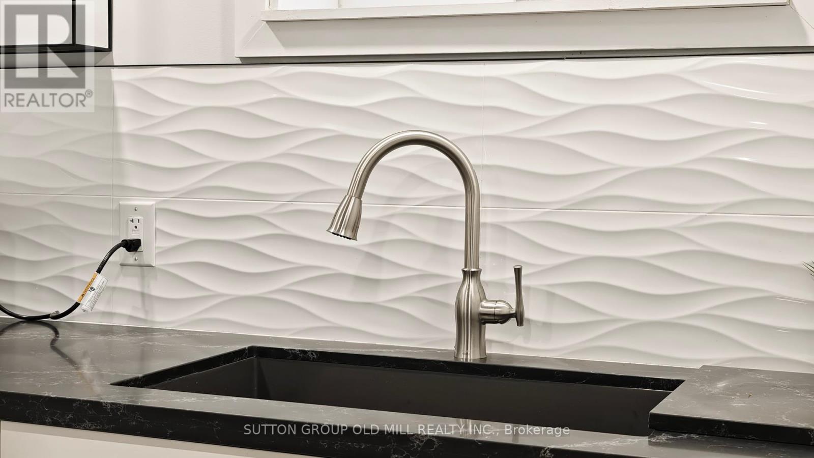 Lower - 11 Fulford Place, Toronto, Ontario  M9R 2V9 - Photo 11 - W12708542