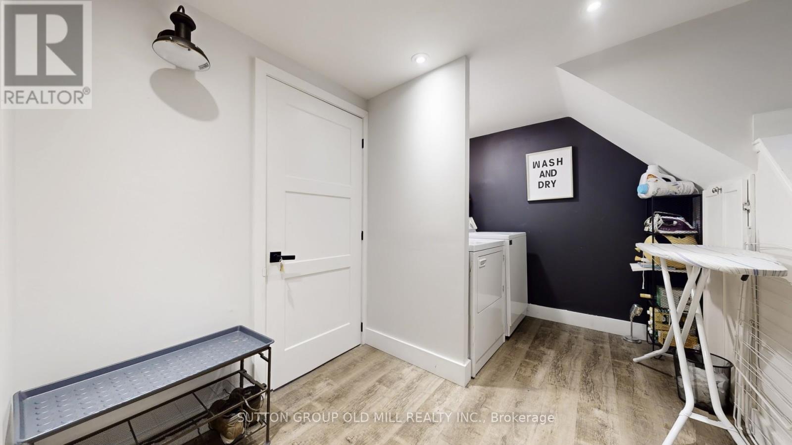 Lower - 11 Fulford Place, Toronto, Ontario  M9R 2V9 - Photo 21 - W12708542