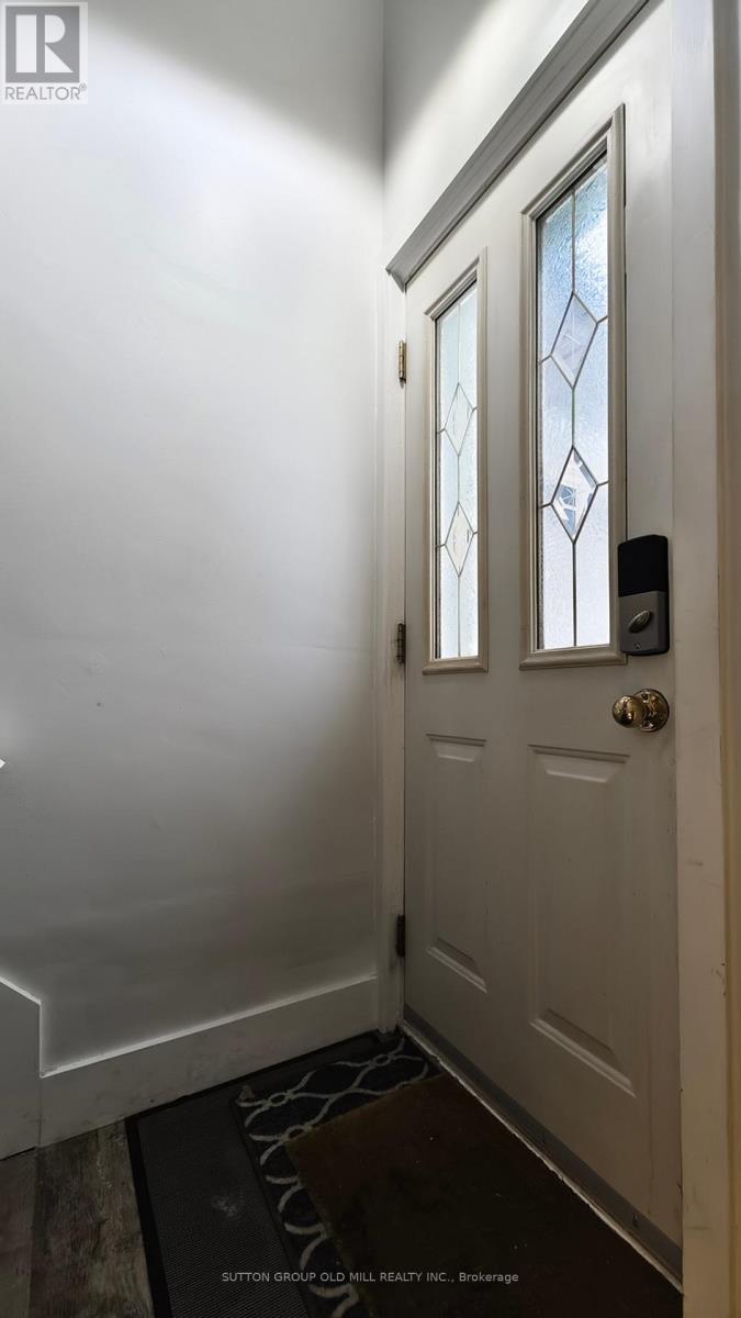 Lower - 11 Fulford Place, Toronto, Ontario  M9R 2V9 - Photo 3 - W12708542