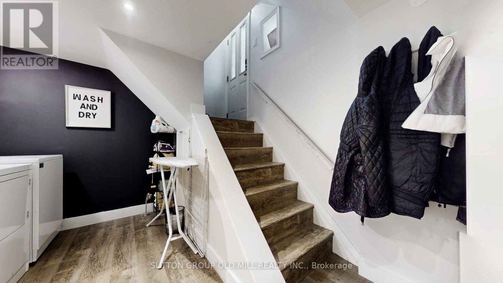 Lower - 11 Fulford Place, Toronto, Ontario  M9R 2V9 - Photo 4 - W12708542