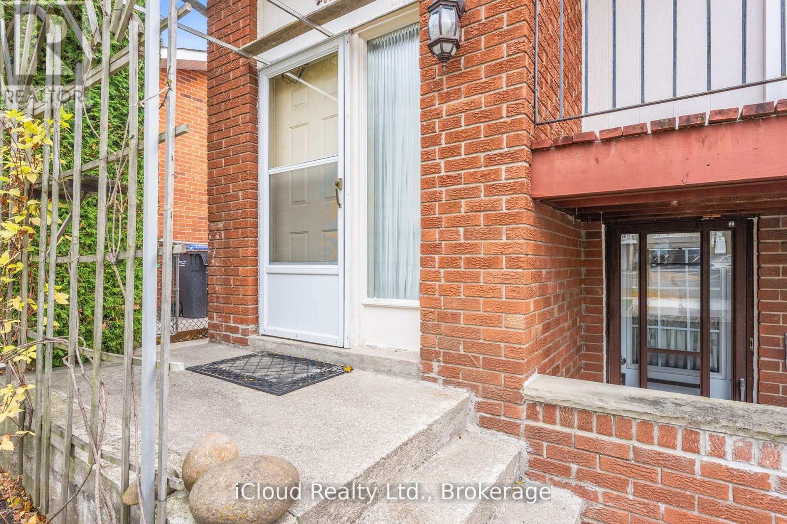 35 Carter Drive, Brampton, Ontario  L6V 3N4 - Photo 2 - W12708566