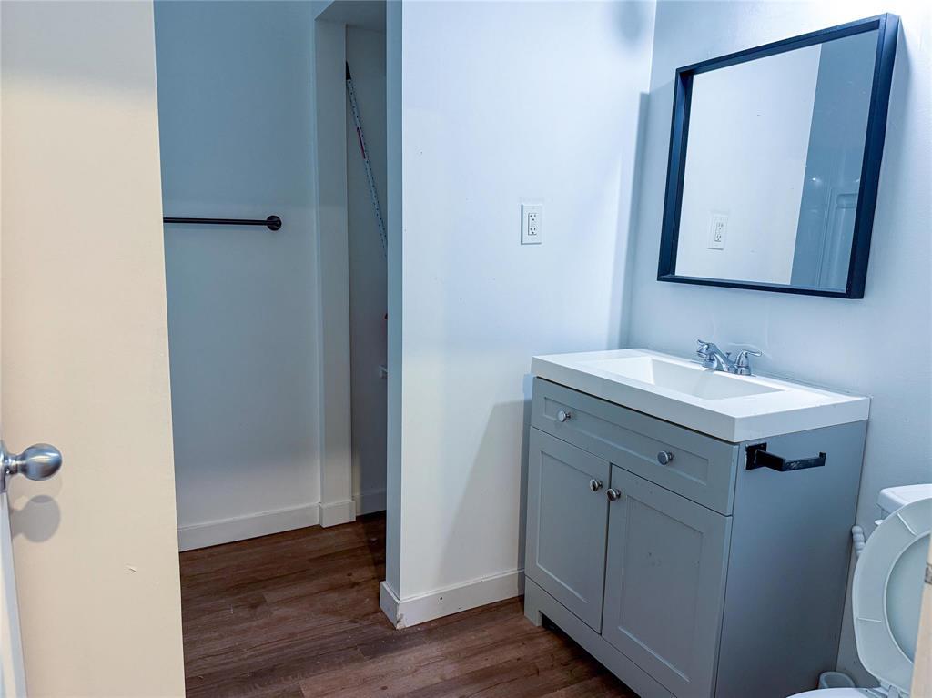 564 Beverley Street, Winnipeg, Manitoba  R3G 1V2 - Photo 3 - 202600995