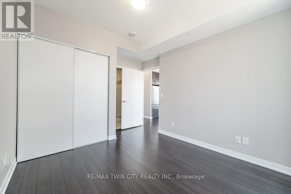 402 - 85 Duke Street, Kitchener, Ontario  N2G 1A6 - Photo 11 - X12708454