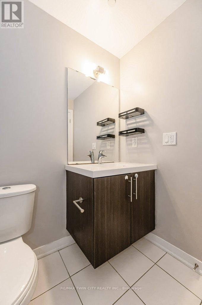 402 - 85 Duke Street, Kitchener, Ontario  N2G 1A6 - Photo 17 - X12708454