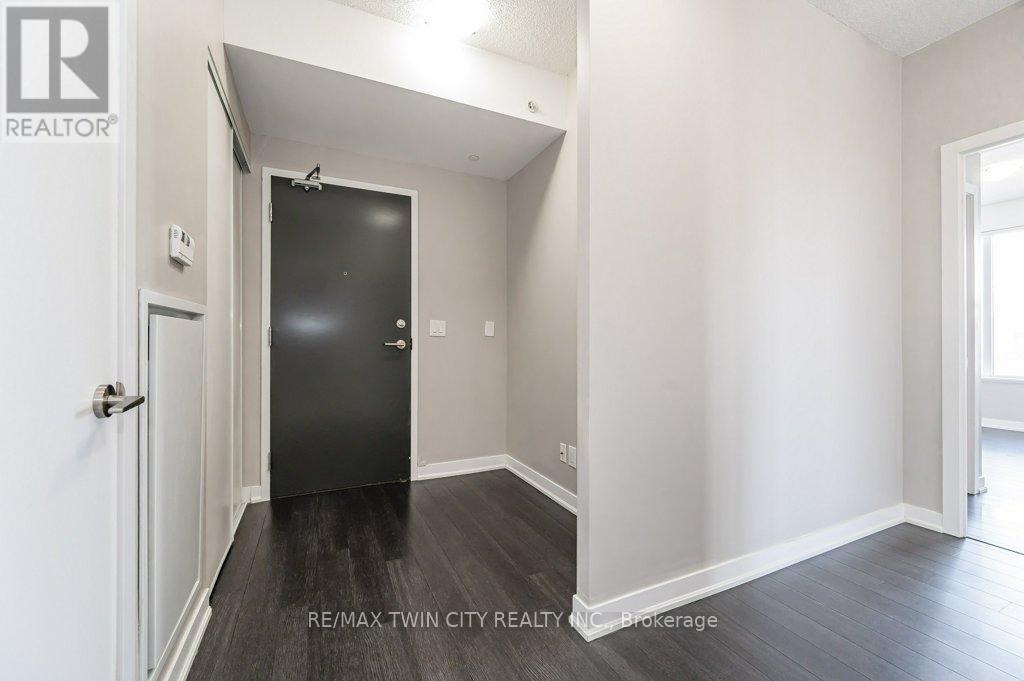 402 - 85 Duke Street, Kitchener, Ontario  N2G 1A6 - Photo 3 - X12708454