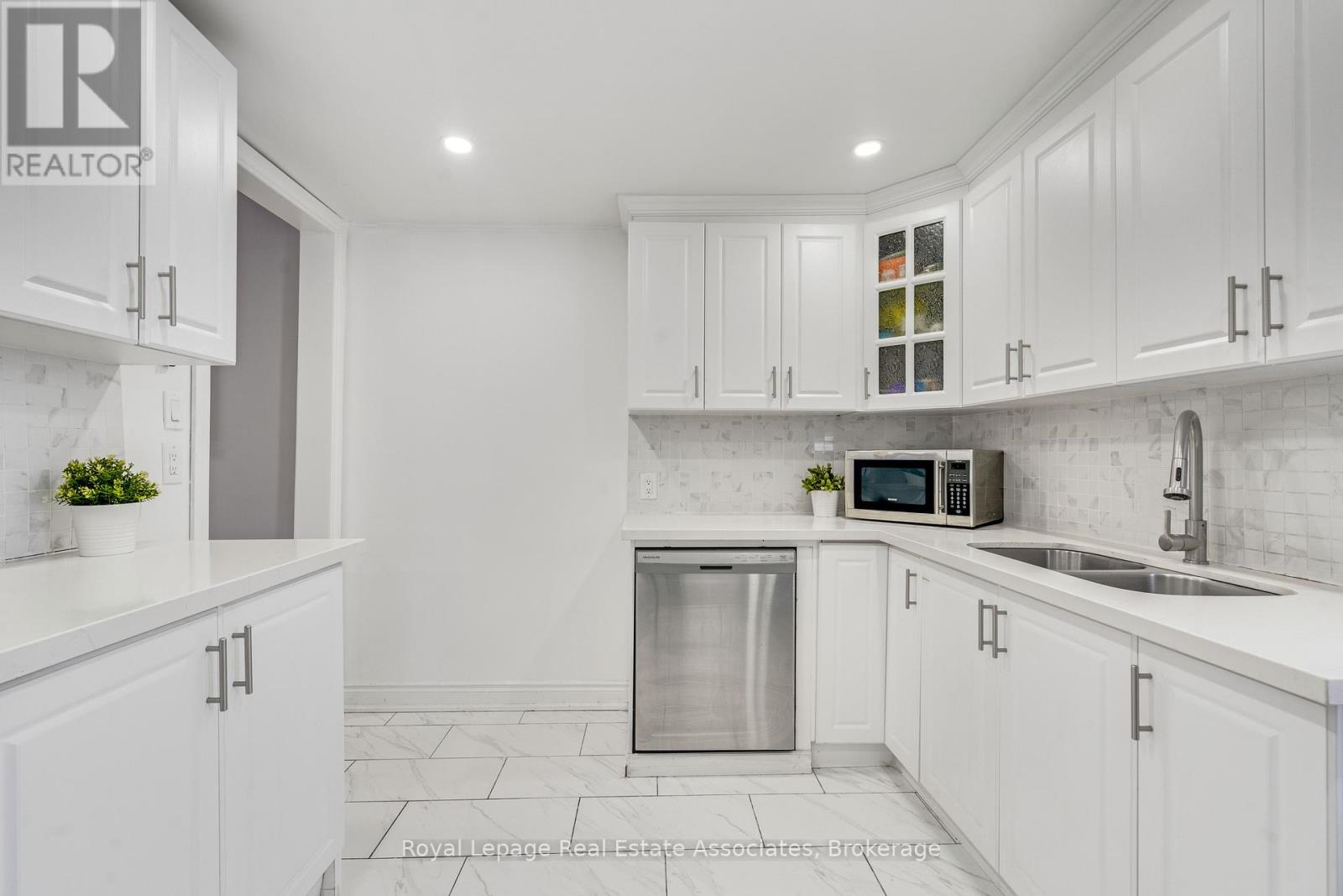 12 Lincoln Street, Hamilton, Ontario  L8L 7L5 - Photo 12 - X12708524