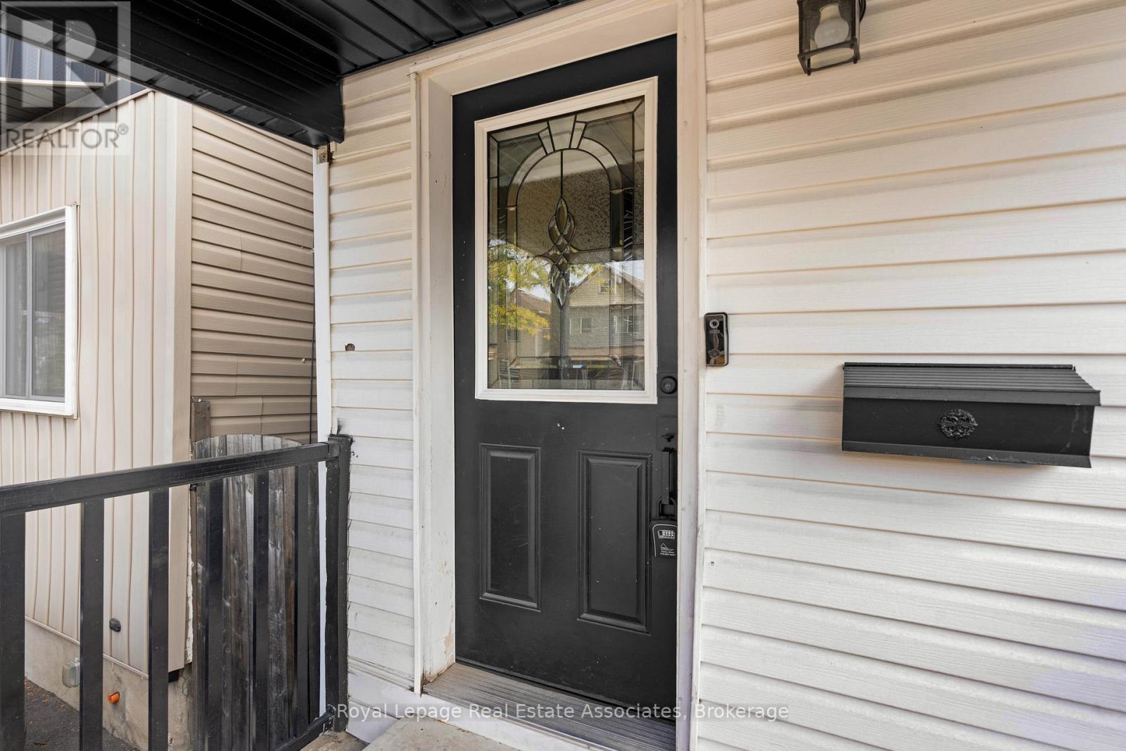 12 Lincoln Street, Hamilton, Ontario  L8L 7L5 - Photo 4 - X12708524