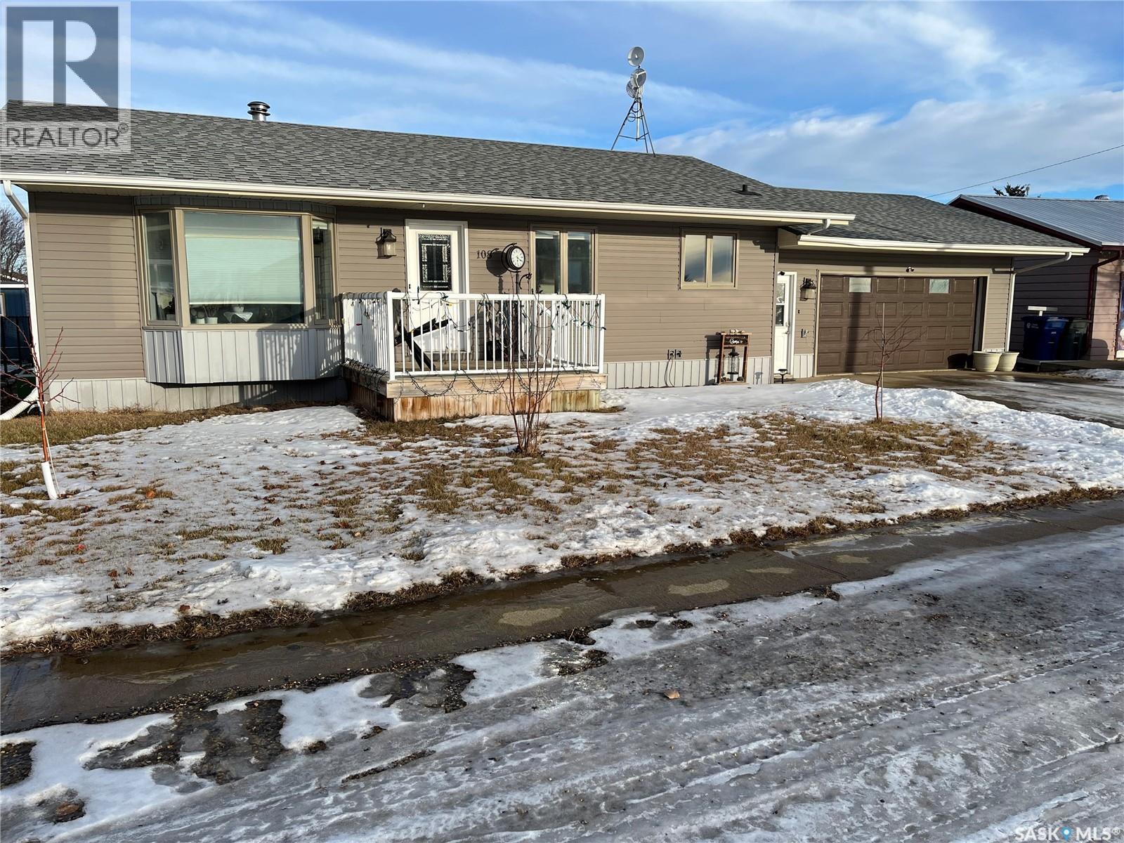 108 7th AVENUE E, Lafleche, Saskatchewan