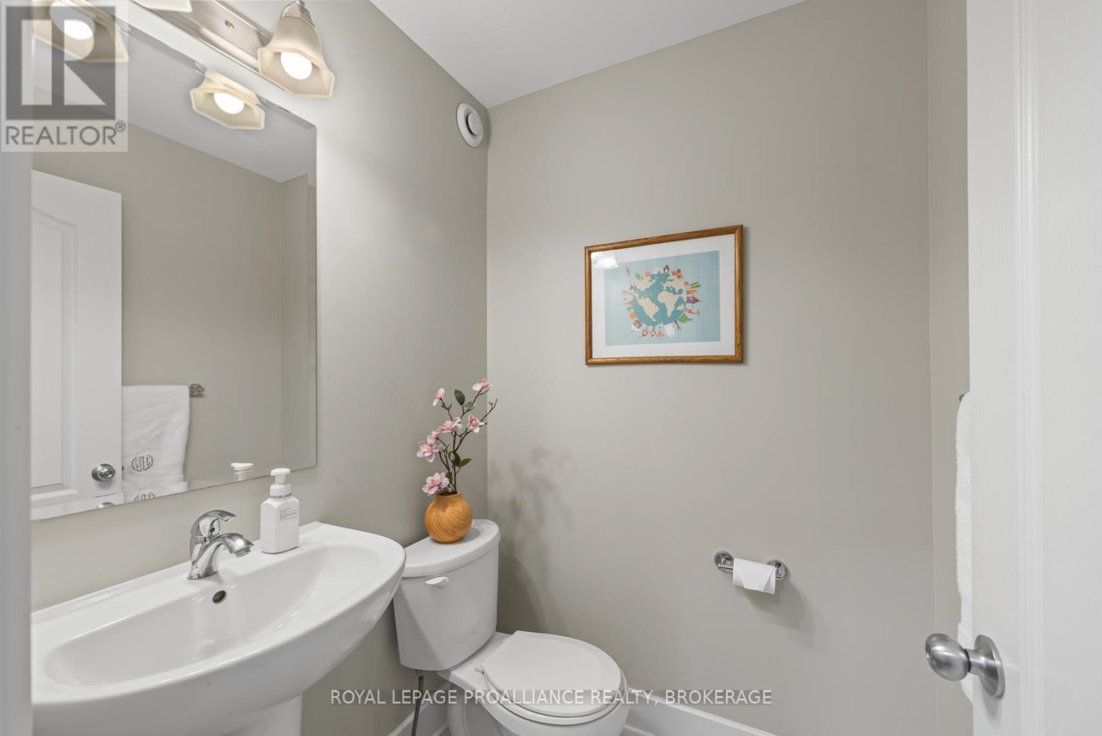 1114 Barrow Avenue, Kingston, Ontario  K7M 0G5 - Photo 12 - X12708704