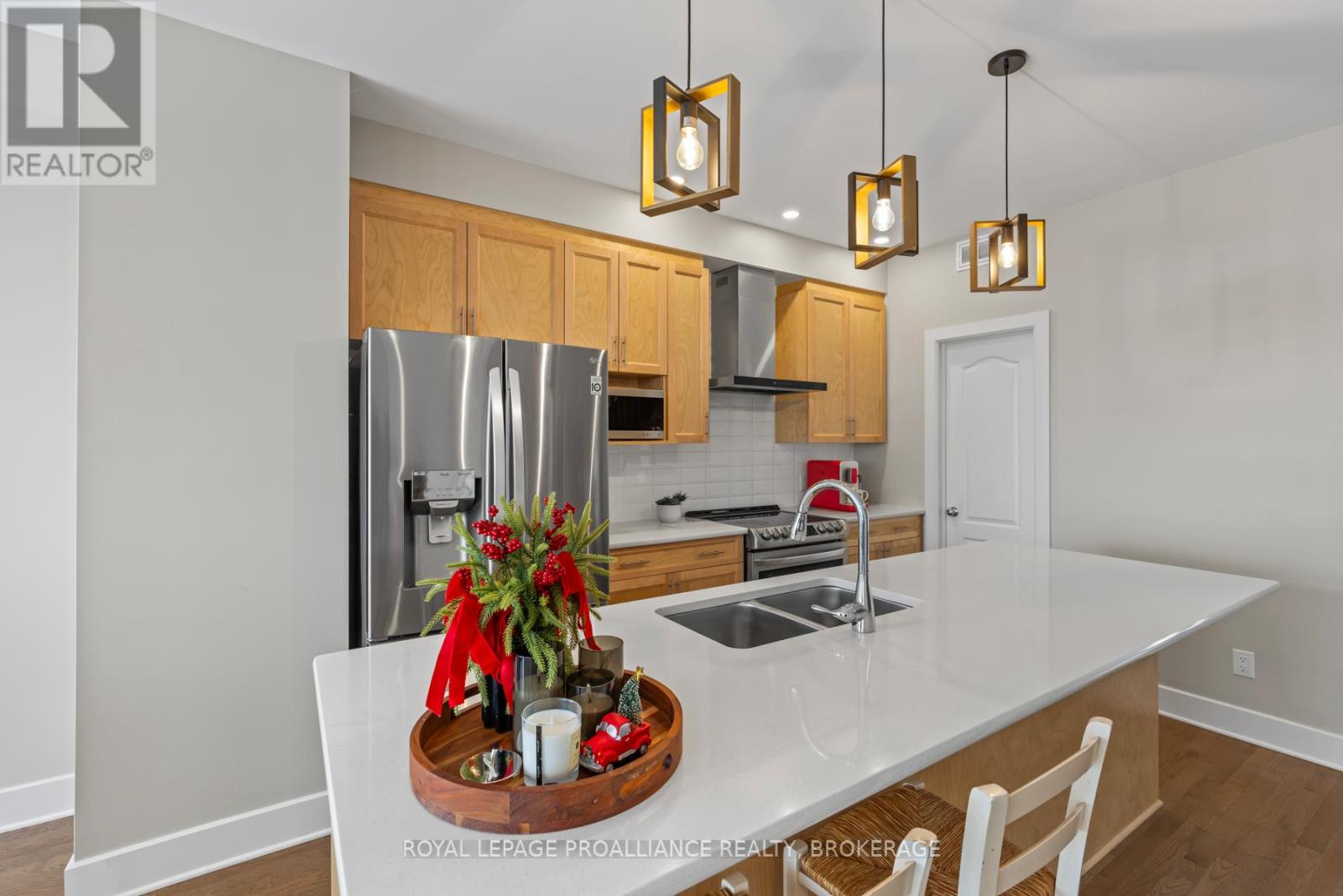 1114 Barrow Avenue, Kingston, Ontario  K7M 0G5 - Photo 5 - X12708704