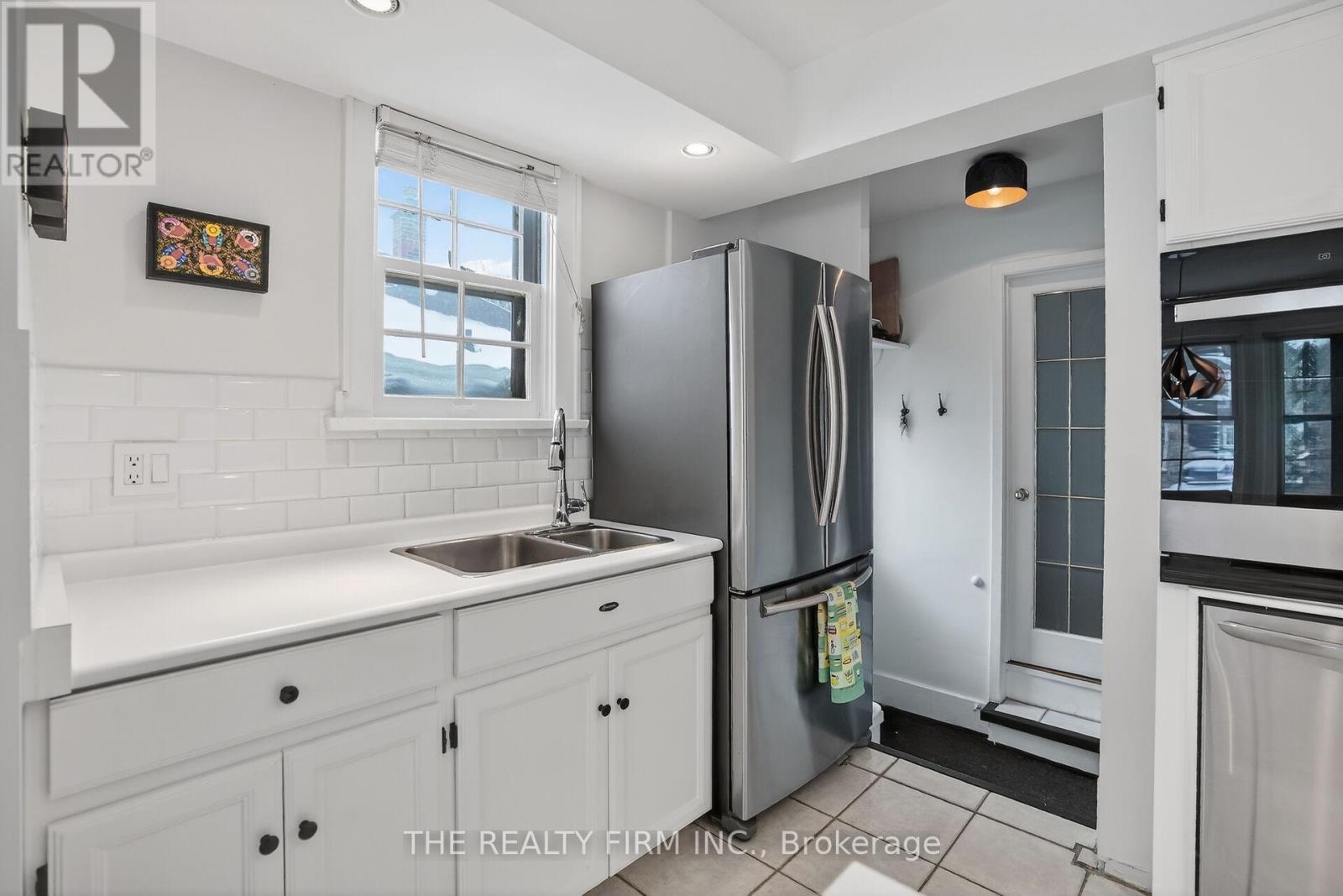 39 Thomas Janes Drive, London South, Ontario  N6C 2G8 - Photo 14 - X12708624