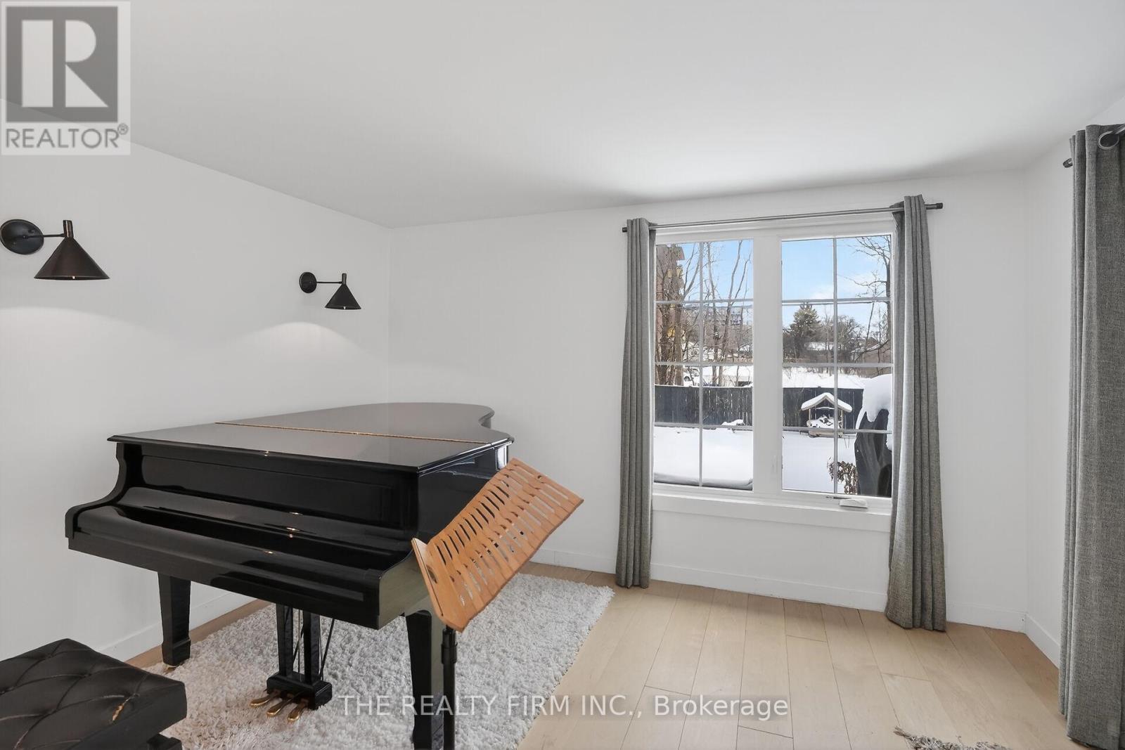 39 Thomas Janes Drive, London South, Ontario  N6C 2G8 - Photo 24 - X12708624