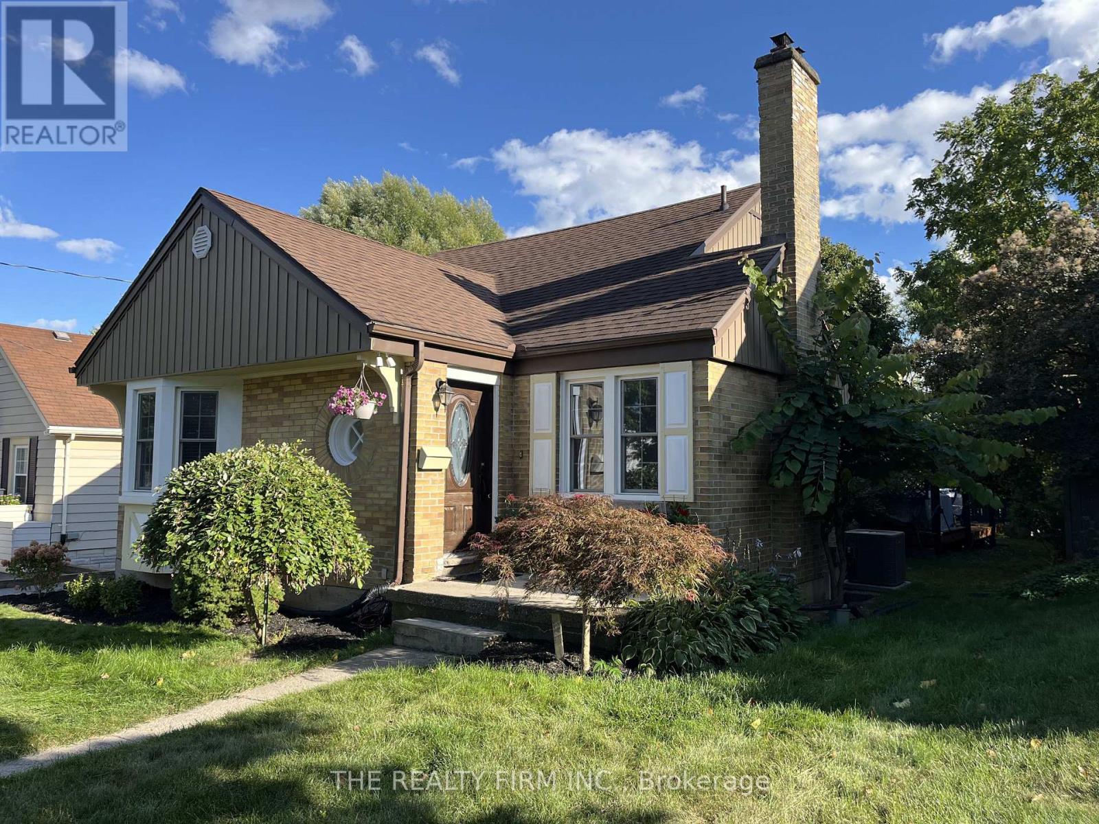 39 Thomas Janes Drive, London South, Ontario  N6C 2G8 - Photo 3 - X12708624