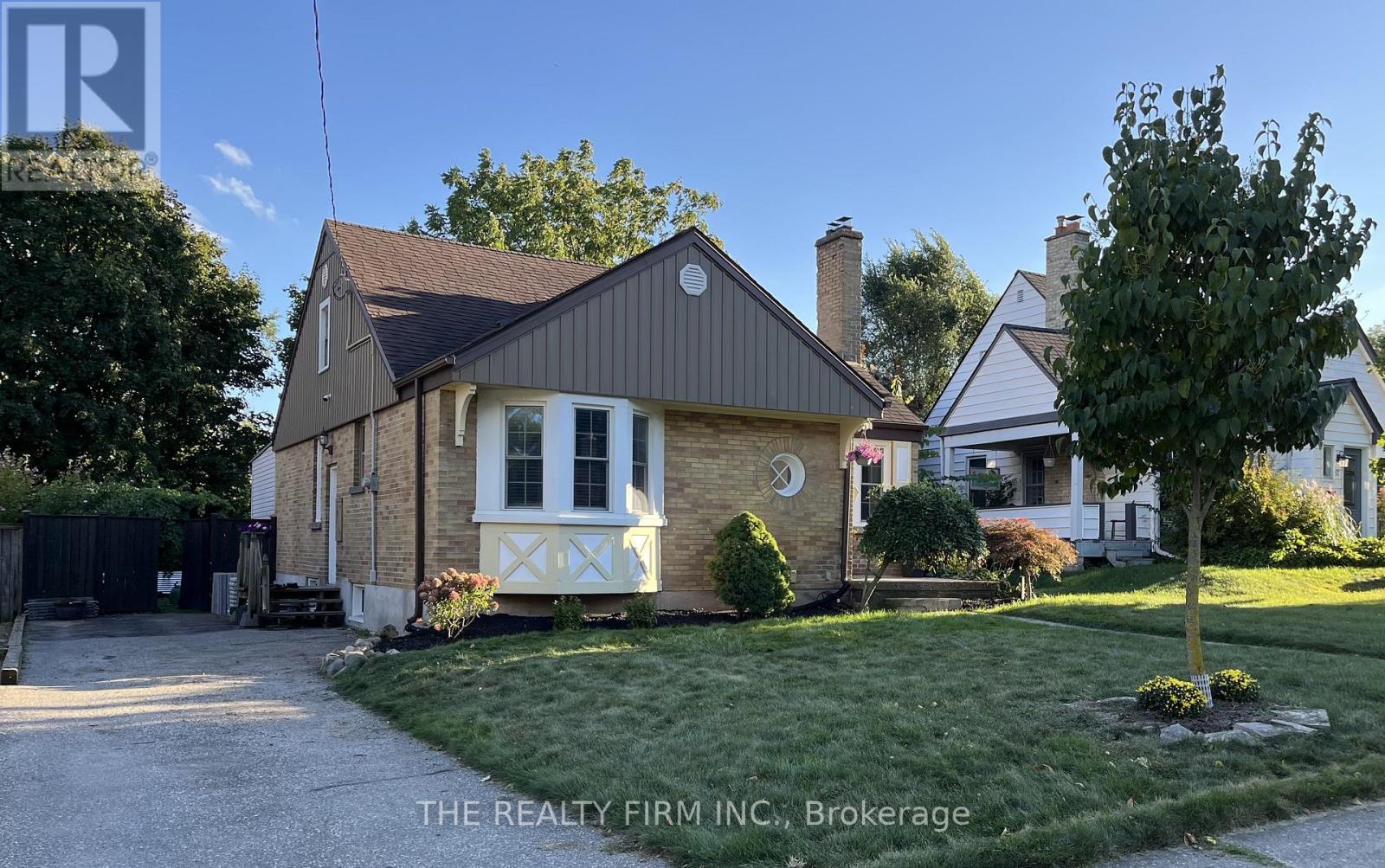 39 Thomas Janes Drive, London South, Ontario  N6C 2G8 - Photo 4 - X12708624