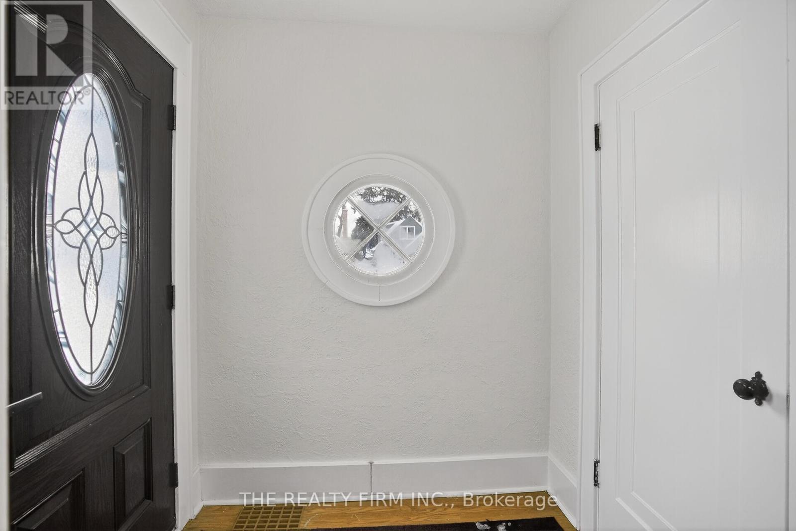 39 Thomas Janes Drive, London South, Ontario  N6C 2G8 - Photo 7 - X12708624