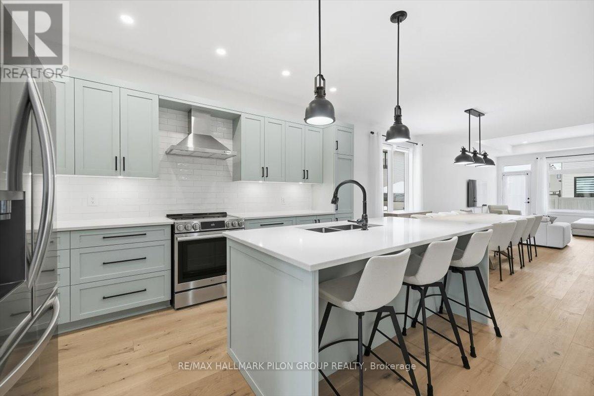 296 Cornice Street, Ottawa, Ontario  K1W 0R4 - Photo 3 - X12708822