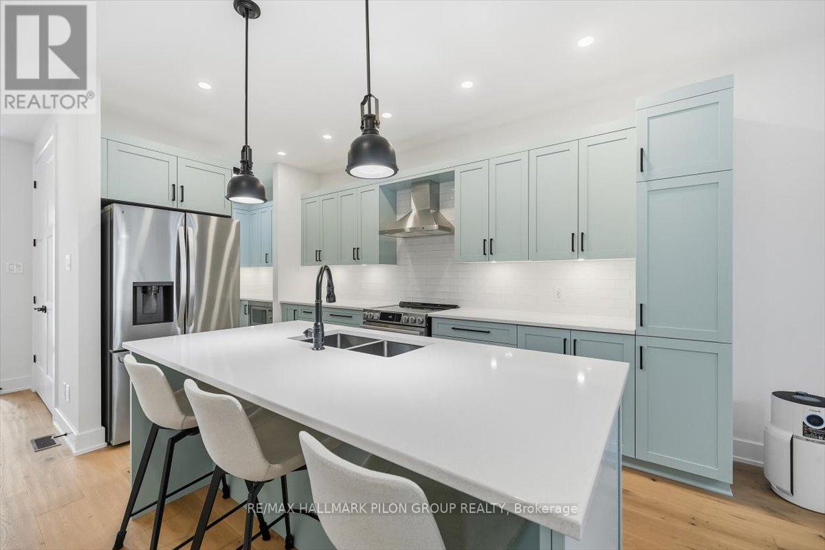 296 Cornice Street, Ottawa, Ontario  K1W 0R4 - Photo 4 - X12708822