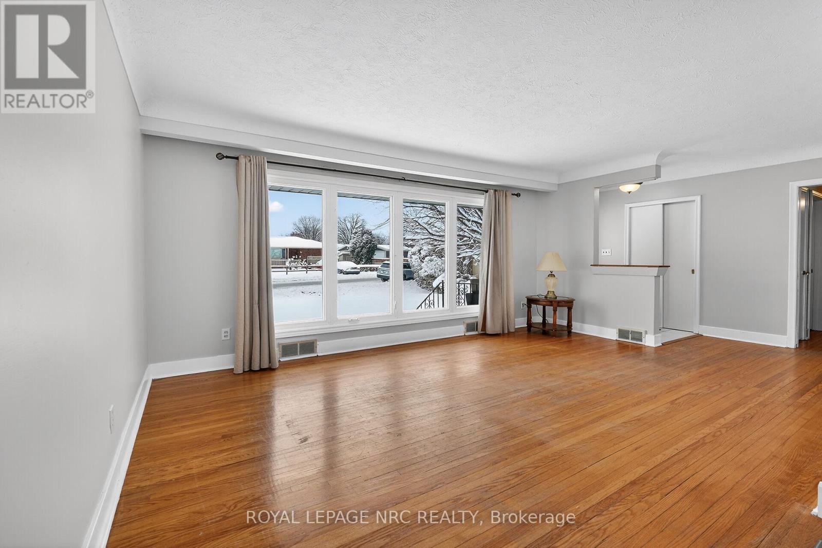 3 Cayuga Avenue, St. Catharines, Ontario  L2R 1E4 - Photo 4 - X12708768