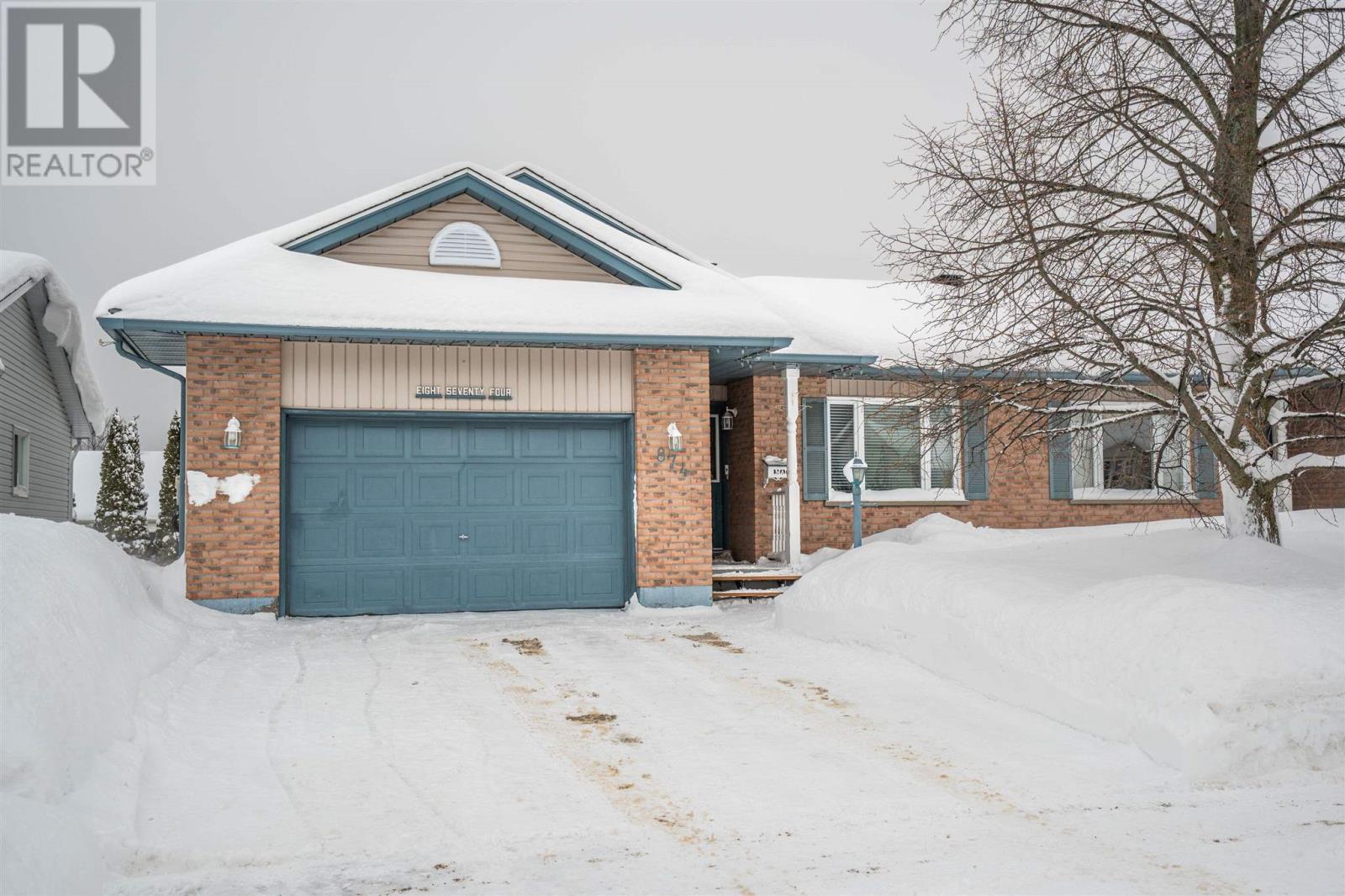 874 Lake St, Sault Ste. Marie, Ontario  P6B 6K2 - Photo 2 - SM260045