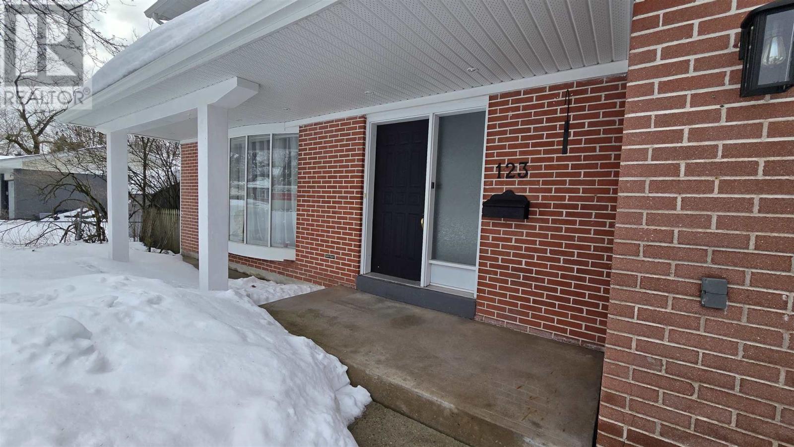 123 Palace Dr, Sault Ste. Marie, Ontario  P6B 5H7 - Photo 7 - SM260069