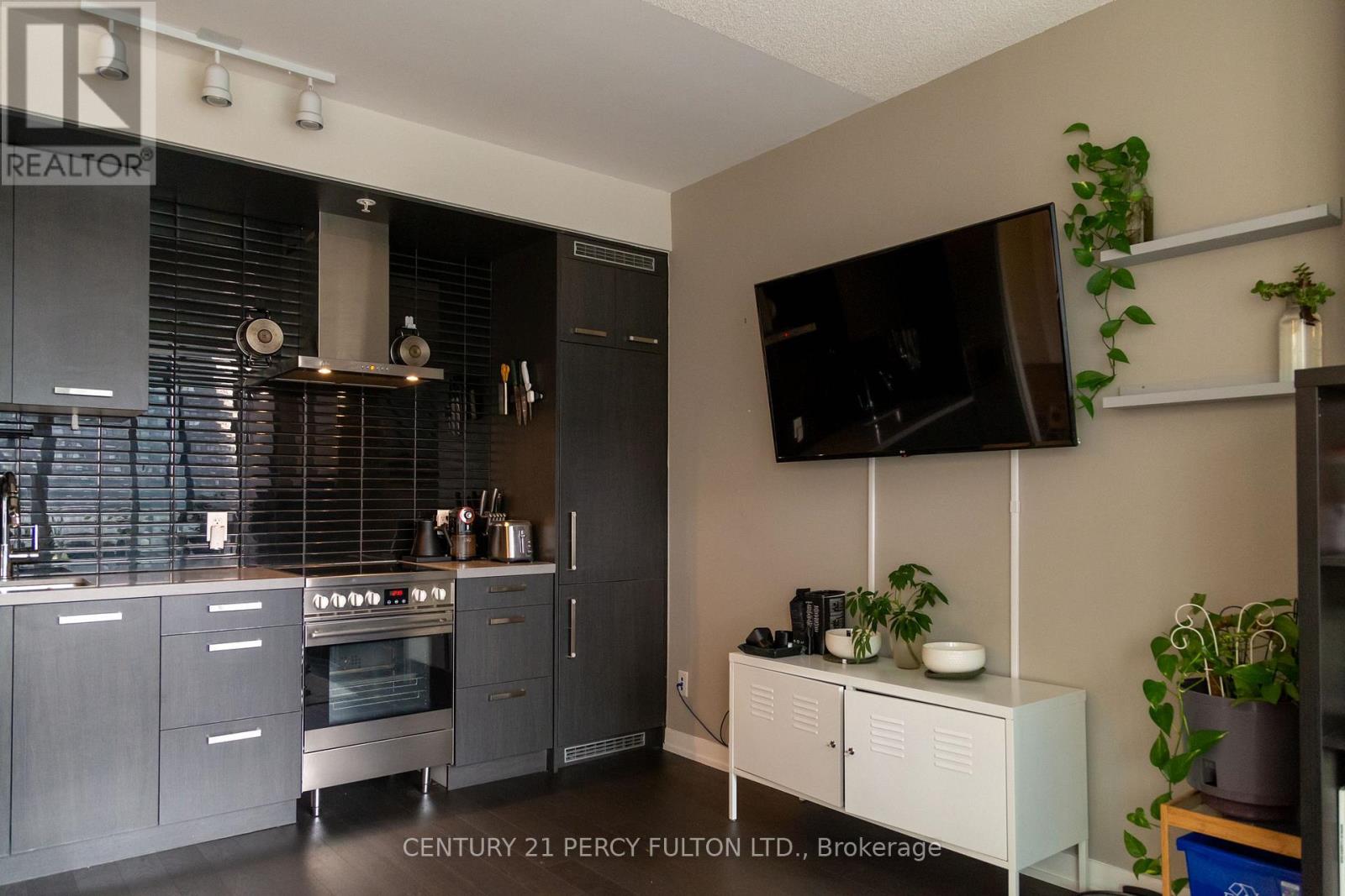 S816 - 120 Bayview Avenue, Toronto, Ontario  M5A 0G4 - Photo 8 - C12708674