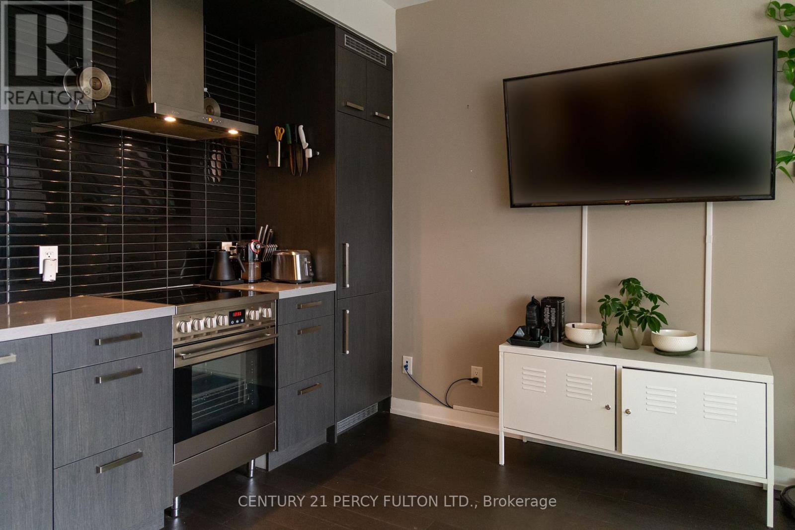 S816 - 120 Bayview Avenue, Toronto, Ontario  M5A 0G4 - Photo 9 - C12708674