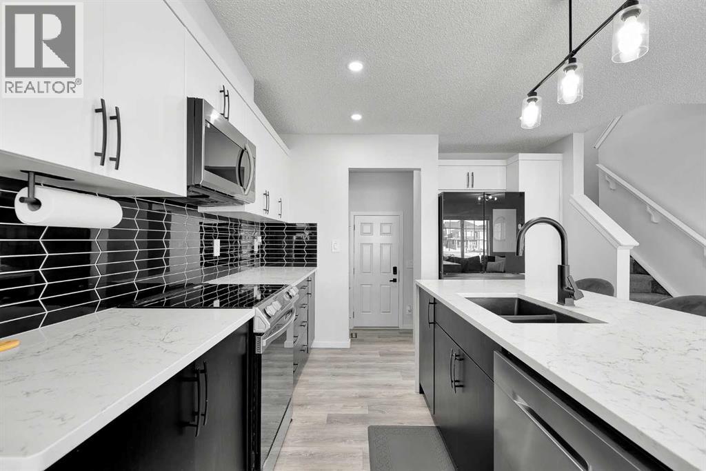 11 Carringham Way Nw, Calgary, Alberta  T3P 1W2 - Photo 7 - A2277979