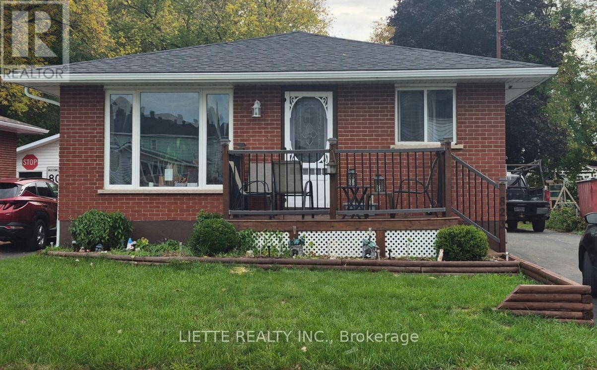 823 Bedford Street N, Cornwall, Ontario  K6J 4E9 - Photo 2 - X12708716