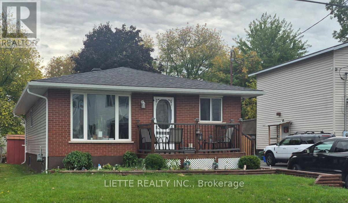 823 Bedford Street N, Cornwall, Ontario  K6J 4E9 - Photo 3 - X12708716